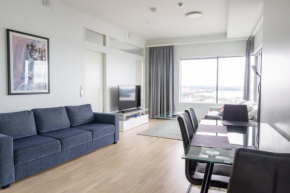 Waterfront 1 Bedroom Skyscraper Suite - 18th Floor - Free Garage Parking
